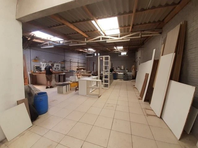 Excelente prédio comercial no Areal