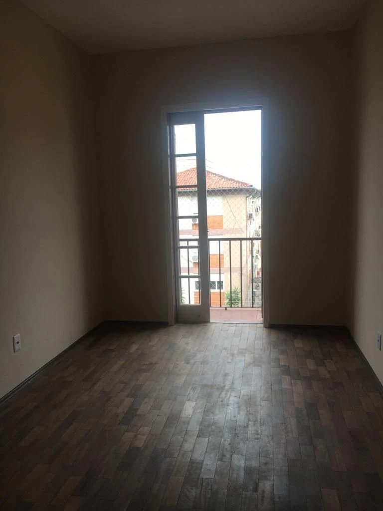 Amplo apartamento no centro de Pelotas