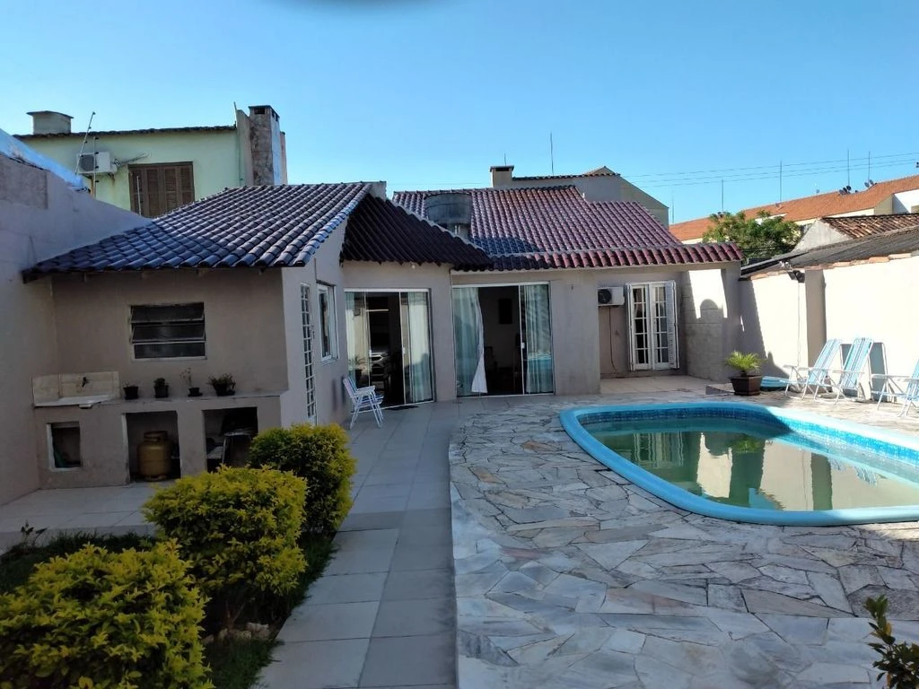  Casa térrea próxima a BARONESA!