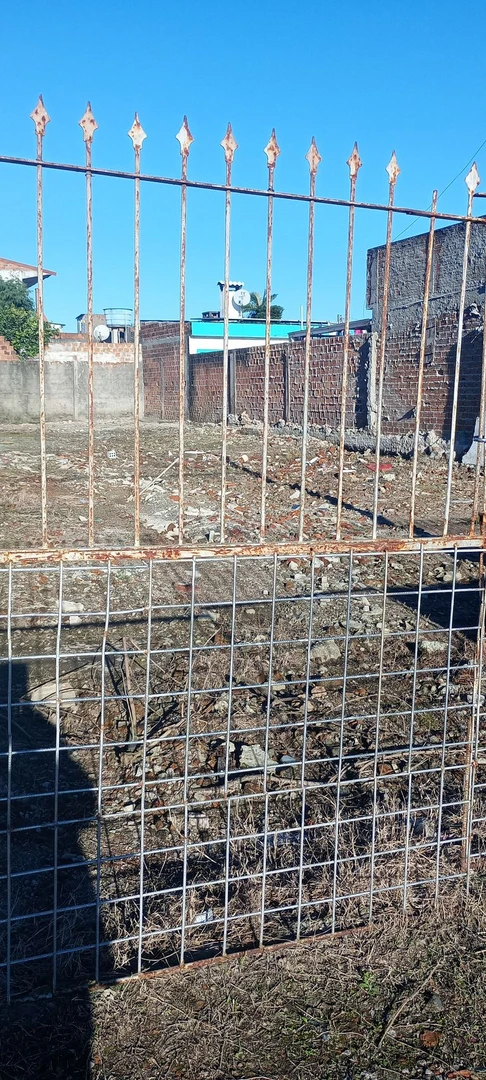 Terreno em rua asfaltada nas imediações da Santa Terezinha