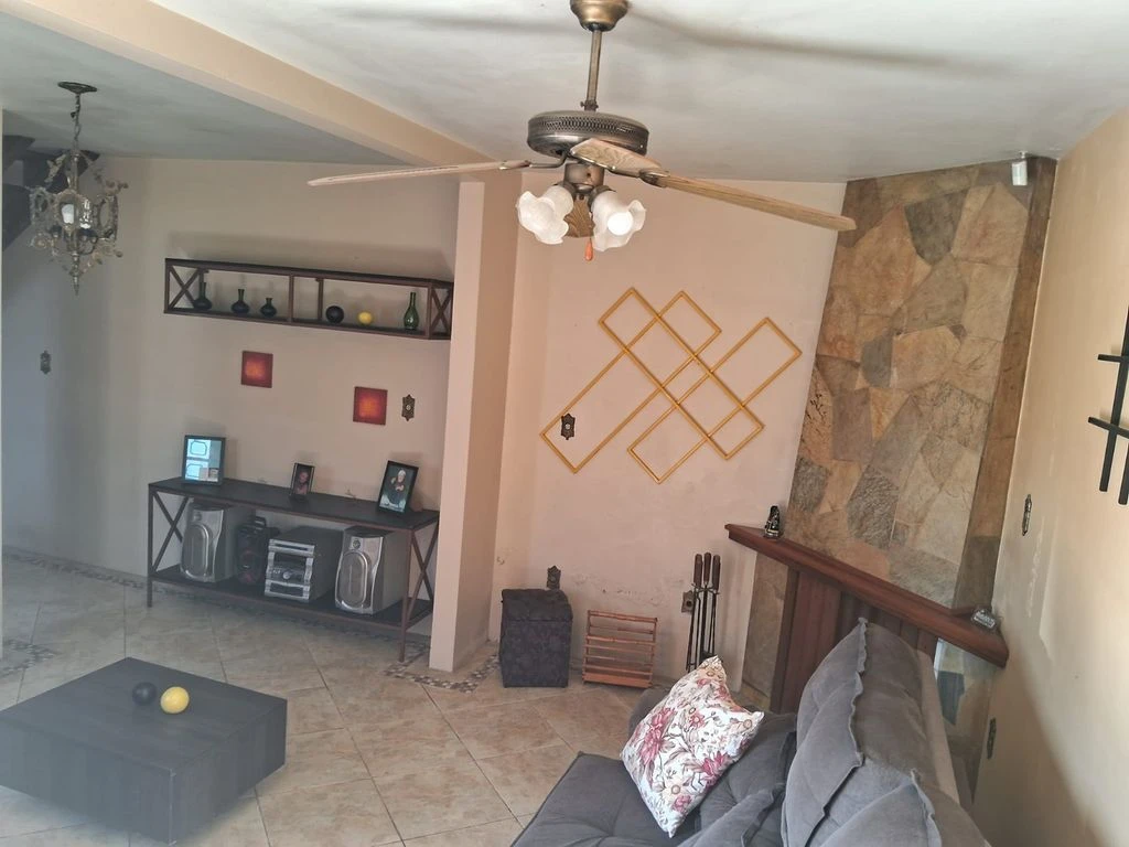 Linda casa perto do Terra Nova, nas Três vendas