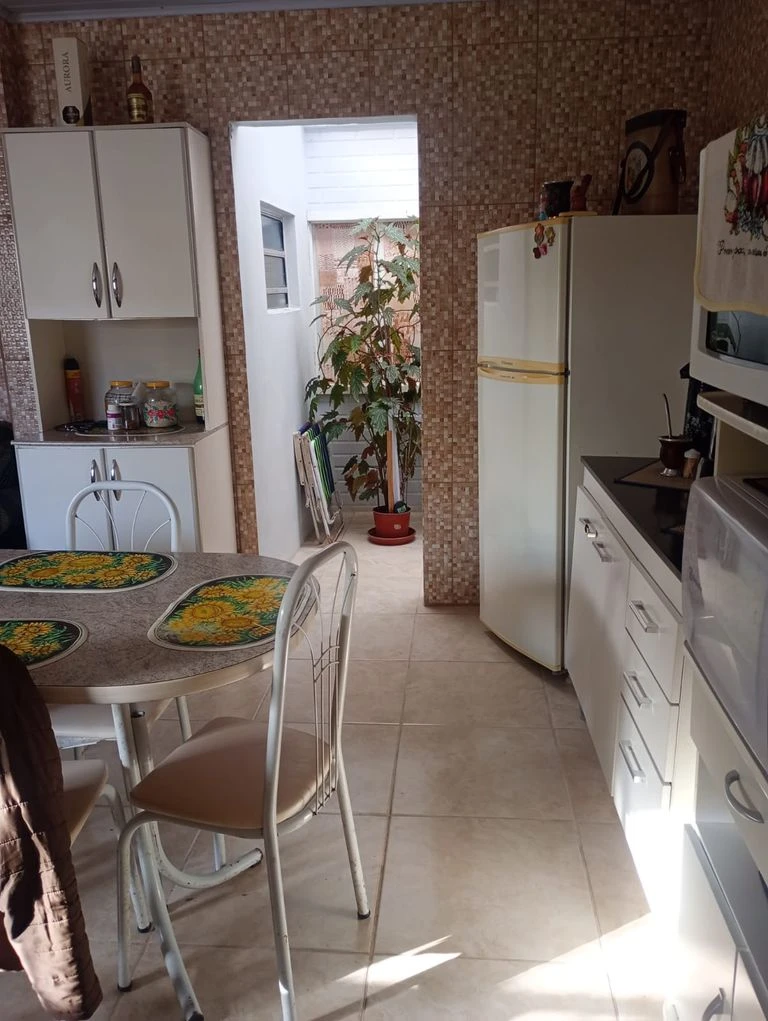 Ampla casa nas Três Vendas