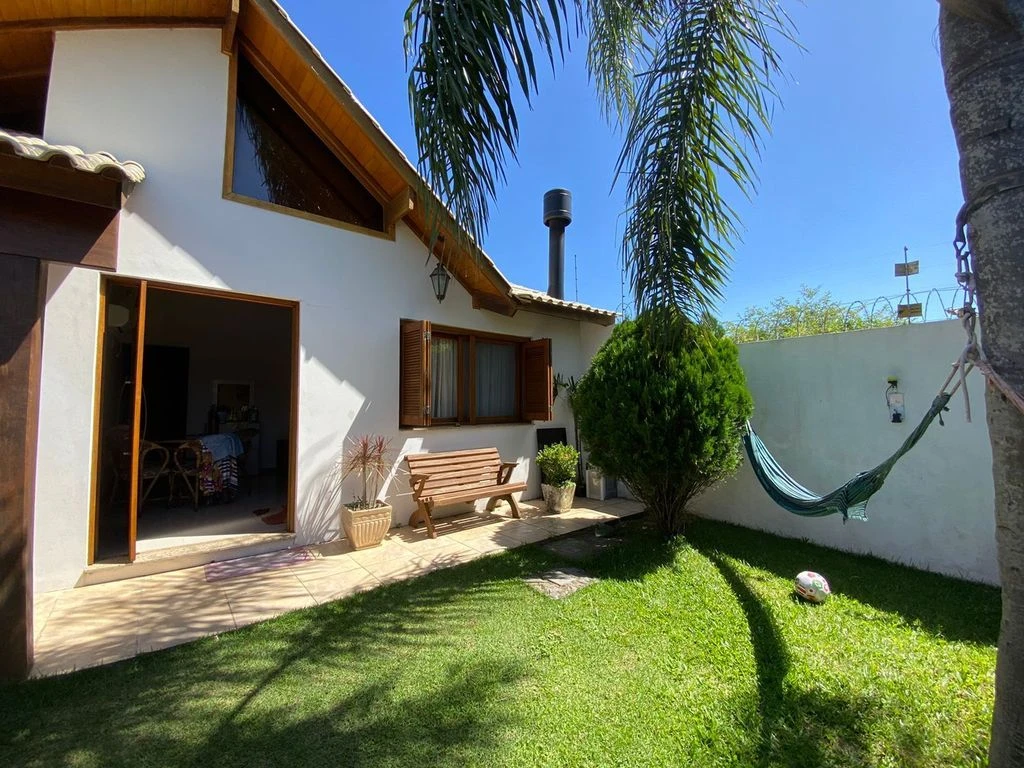 Excelente casa na Praia do Laranjal